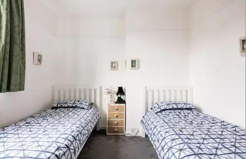 Lovely Three Bedroomed House, Parking 2 Cars Λονδίνο Εξωτερικό φωτογραφία