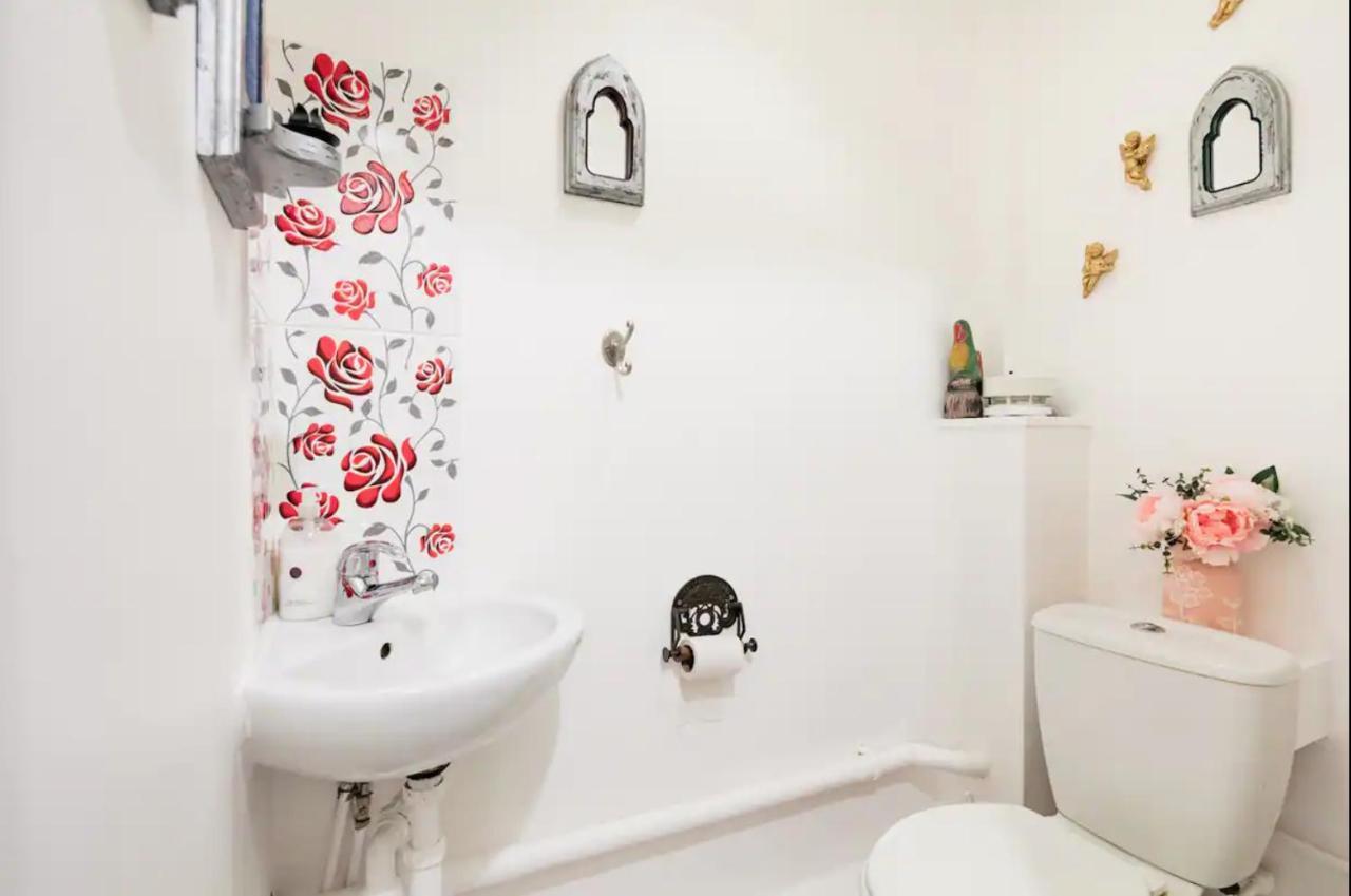 Lovely Three Bedroomed House, Parking 2 Cars Λονδίνο Εξωτερικό φωτογραφία